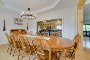 Secluded Family Getaway Near Stowe Deck and Hot Tub