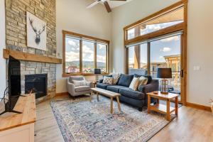 Mountain-View Fraser Condo with Balcony and Hot Tub!