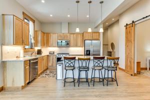 Mountain-View Fraser Condo with Balcony and Hot Tub!