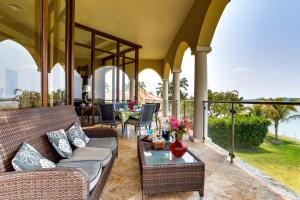 Villa Castello- Water Views & Resort Amenities