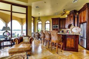 Villa Castello- Water Views & Resort Amenities