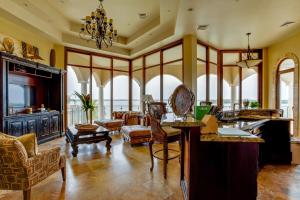 Villa Castello- Water Views & Resort Amenities