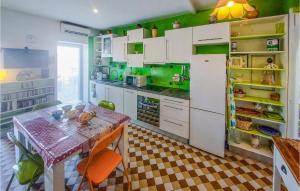 Appartements Beautiful Apartment In Saint-tienne With Wifi And 1 Bedrooms : photos des chambres