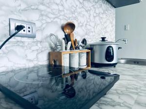 Affordable Condo with Fast Wifi & Near Airport