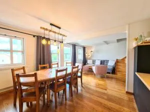 Chalet spacieux avec poêle à bois, WIFI gratuit, terrasse, garage et proche des pistes - FR-1-425-122 - فلان