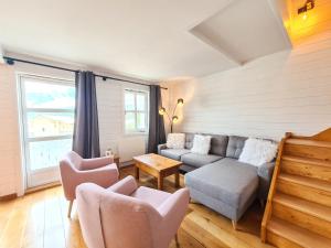 Chalet spacieux avec poêle à bois, WIFI gratuit, terrasse, garage et proche des pistes - FR-1-425-122