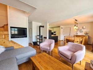 Chalet spacieux avec poêle à bois, WIFI gratuit, terrasse, garage et proche des pistes - FR-1-425-122