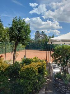 Casa con piscina e tennis