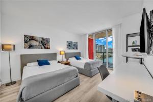 2 Full Bed BeachWalk Studio, Ocean Nearby, Feels Like Home