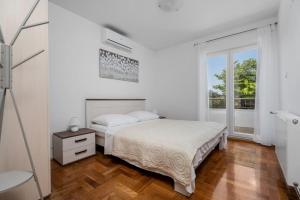 Apartman Lucija with private pool