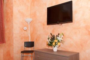 Two-Bedroom Apartment room in Lucky Domus Esquilino