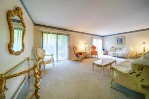 Pet-Friendly Cleveland Area Retreat Near Lake Erie - Euclid