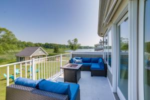 Jackson Lakefront Getaway with Balcony, Dock Access