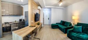 Green Luxury Apartment Lake On