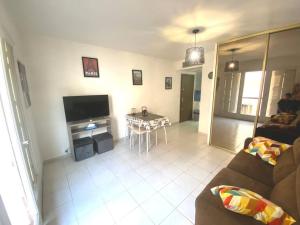 Bandol plage, resto et port à 1min