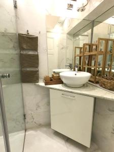 Esther Central Apartman with AC