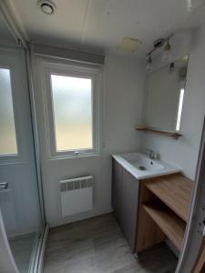 Appartements Mobil home 6-8 personnes Camping de dugny a ONZAIN : photos des chambres