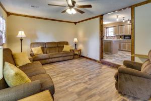 9 Mi to Grove Home with Fire Pit in Southwest City