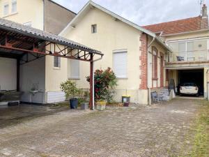 Villas Magnifique maison classee 3 etoiles, 7 chambres, 5 salles de bain, parking prive, Tarbes ville : photos des chambres