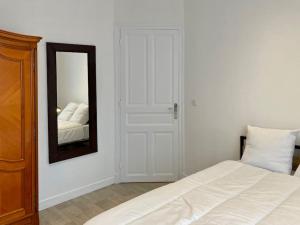 Villas Magnifique maison classee 3 etoiles, 7 chambres, 5 salles de bain, parking prive, Tarbes ville : photos des chambres