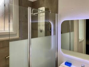 Villas Magnifique maison classee 3 etoiles, 7 chambres, 5 salles de bain, parking prive, Tarbes ville : photos des chambres