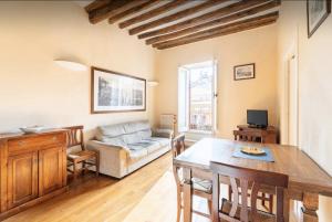 Piazza Navona Center House