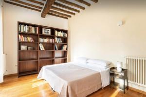 Piazza Navona Center House