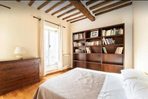 Piazza Navona Center House