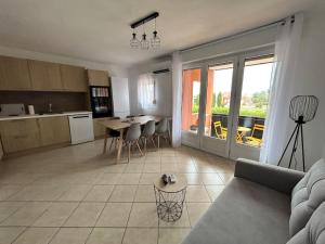 Appartements T3 6 personnes avec terrasse, wifi, climatisation : photos des chambres