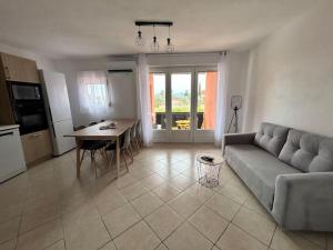 Appartements T3 6 personnes avec terrasse, wifi, climatisation : photos des chambres