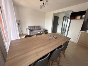 Appartements T3 6 personnes avec terrasse, wifi, climatisation : photos des chambres