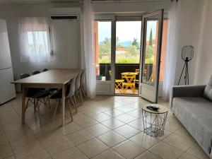 Appartements T3 6 personnes avec terrasse, wifi, climatisation : photos des chambres