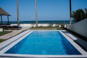 Oasys House - Beautiful Private Beach Front Home