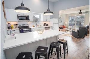 Charming 3BR2BA Gem Close to Downtown Riverwalk