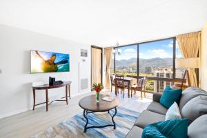 Stunning Mountain View Condo, Near Beach with Parking