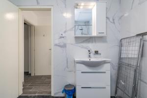 Apartments by the sea Klenovica, Novi Vinodolski - 5557