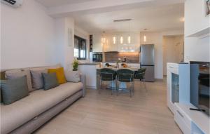 Gorgeous Apartment In Turanj With Wifi 