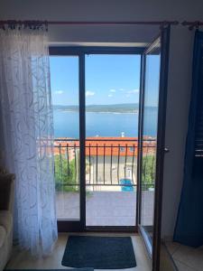 Apartments with parking space Crikvenica - 5493