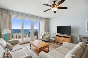 Laketown Wharf #1707 by Nautical Properties