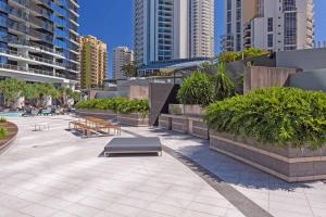 Holiday Holiday Circle On Cavill Apartments