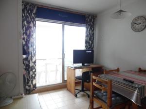 Studio cabine vue mer avec parking, accès direct plage, proche commerces et thalasso - FR-1-750-21