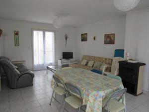Maisons de vacances Maison L'Aiguillon-sur-Mer, 3 pieces, 6 personnes - FR-1-194-270 : photos des chambres