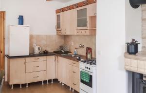 2 Bedroom Cozy Home In Popowo-Letnisko