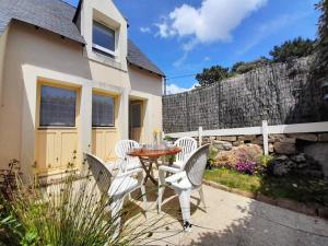 Maison cosy 3 pièces avec terrasse à 800m de la plage - Wifi, lave-vaisselle, parking public - FR-1-477-238