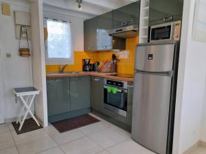 Maison cosy 3 pièces avec terrasse à 800m de la plage - Wifi, lave-vaisselle, parking public - FR-1-477-238