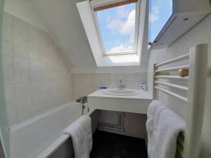 Maison cosy 3 pièces avec terrasse à 800m de la plage - Wifi, lave-vaisselle, parking public - FR-1-477-238