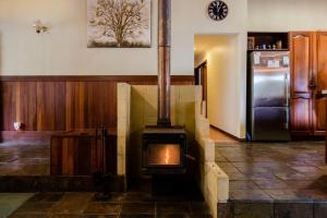 Camellia Cottage - Country Rustic Charm Close to Forest and Town