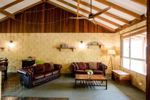 Camellia Cottage - Country Rustic Charm Close to Forest and Town