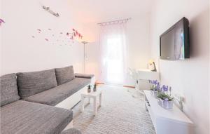 Beautiful Home In Prgomet