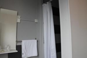 Hotels Hotel De Normandie : photos des chambres